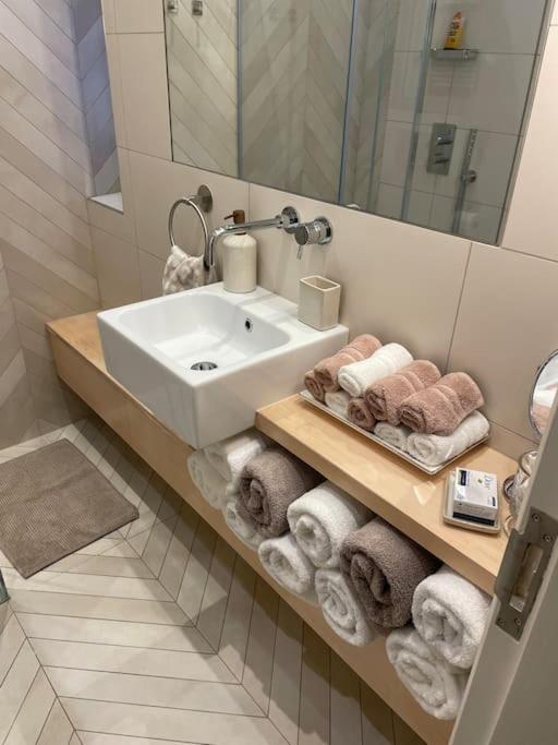 Stylish 3-Bedroom Flat In Kensington London Ngoại thất bức ảnh